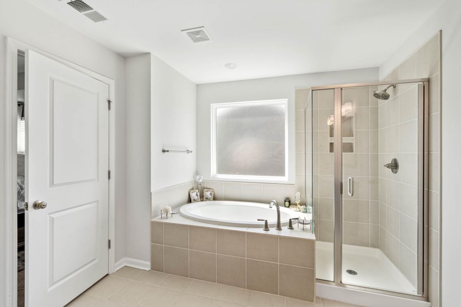 Furnished interior view inside a new home in , Beaufort (Image 45).