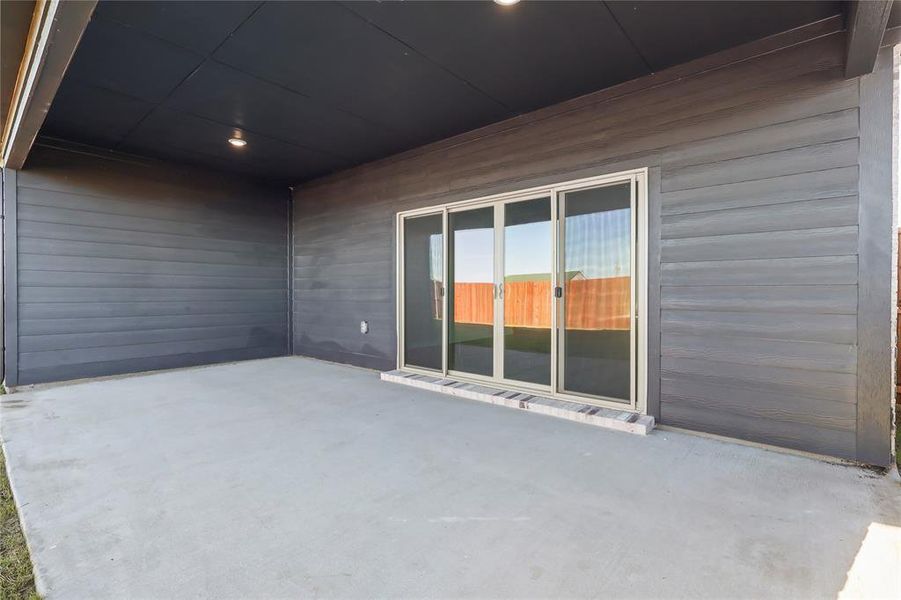 Exterior details and patio area of a home in River Ridge, Crandall (Image 3).