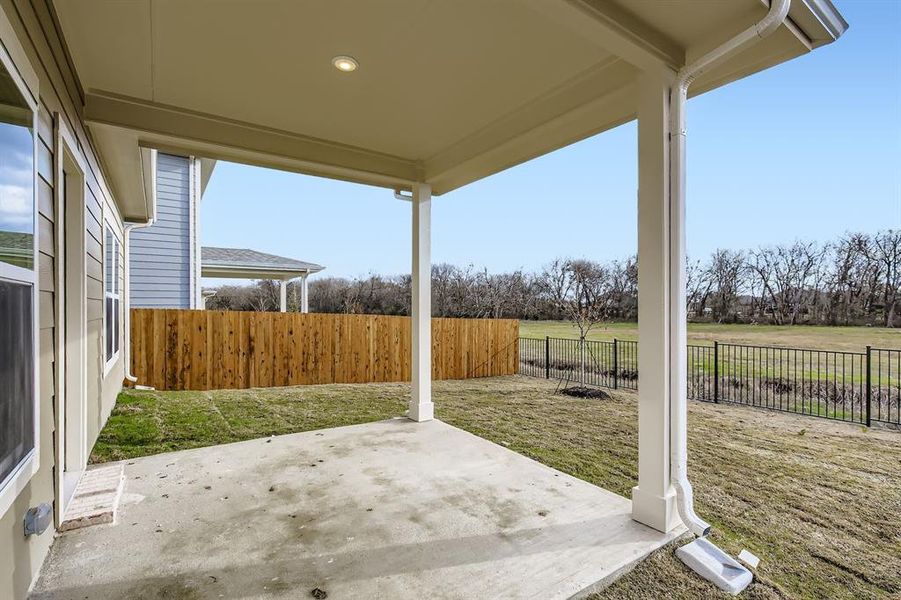 Exterior details and patio area of a home in Ambergrove, Royse City (Image 3).