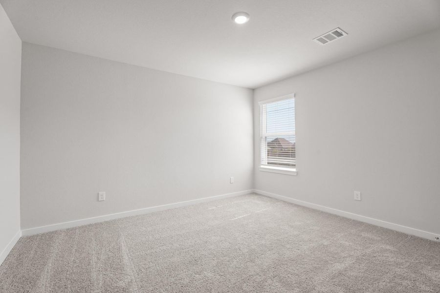 Spacious, unfurnished interior of a new home in Lago Mar, Texas City (Image 21).