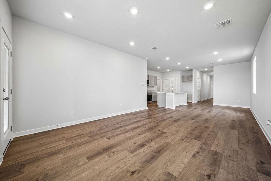 Spacious, unfurnished interior of a new home in Eastwood at Sonterra, Jarrell (Image 12).