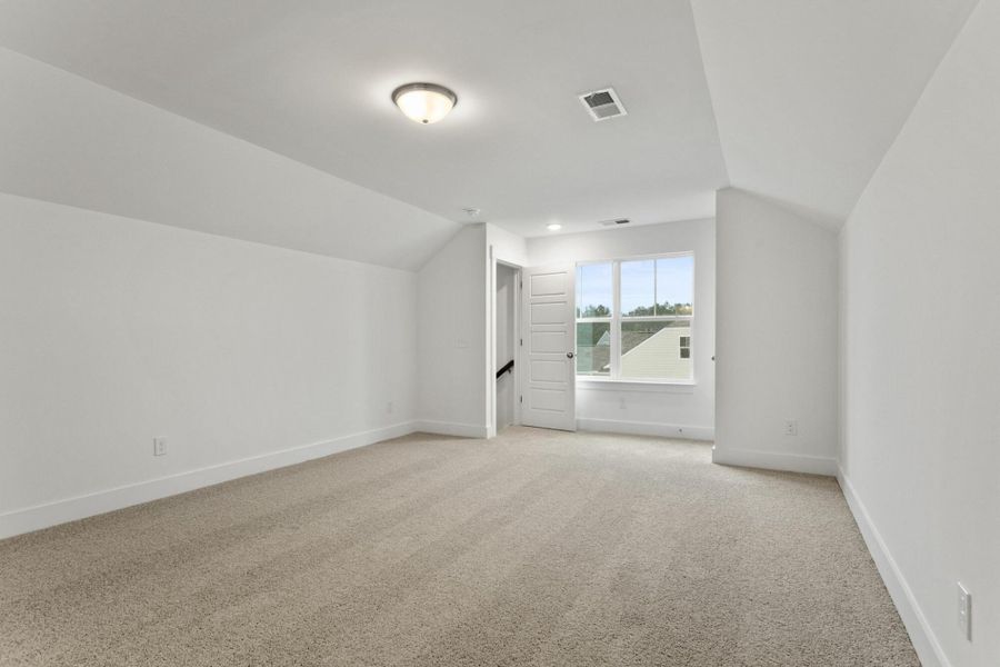 Spacious, unfurnished interior of a new home in Greenrich Mill, Simpsonville (Image 22).