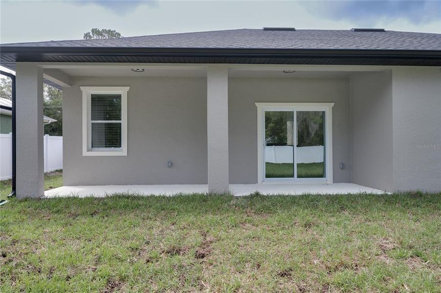 Exterior details and patio area of a home in , Debary (Image 3).