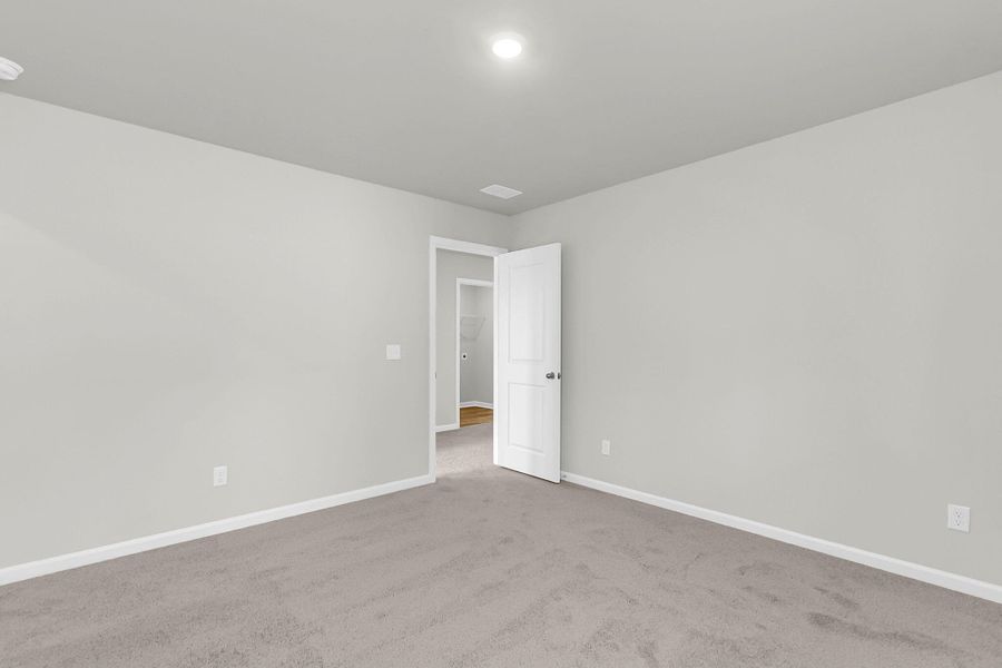 Spacious, unfurnished interior of a new home in Wildcat Chase, Summerville (Image 32).