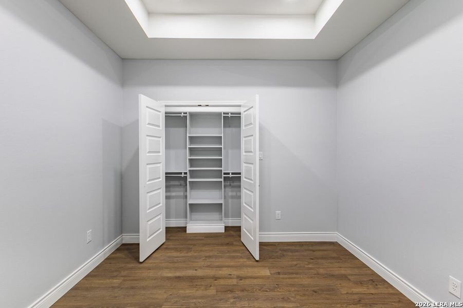Spacious, unfurnished interior of a new home in , Harlingen (Image 27).