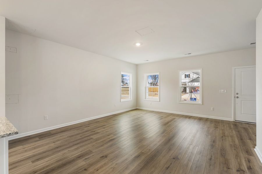 Spacious, unfurnished interior of a new home in Fairview Falls, Chesnee (Image 16).