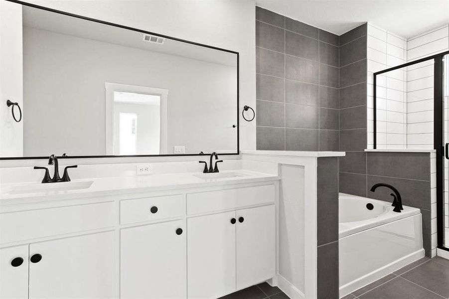 021-2020AldrichRoad-Celina-TX-75009-PrimaryBathroom.jpg-SMALL 021-2020AldrichRoad-Celina-TX-75009-PrimaryBathroom.jpg-SMALL