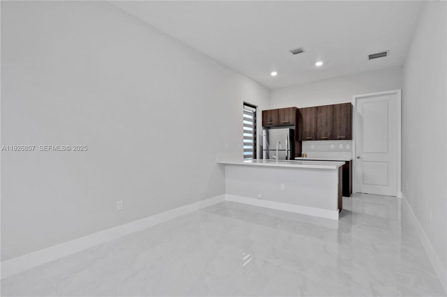 Spacious, unfurnished interior of a new home in , Miramar (Image 36).
