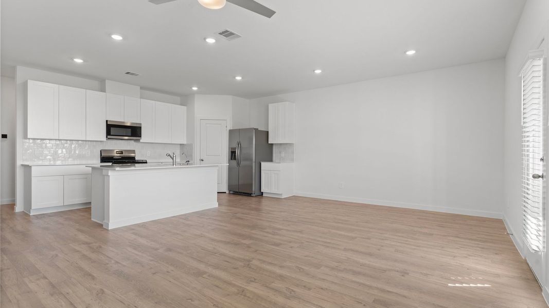 Spacious, unfurnished interior of a new home in Villarosa at Tamarron, Katy (Image 27).