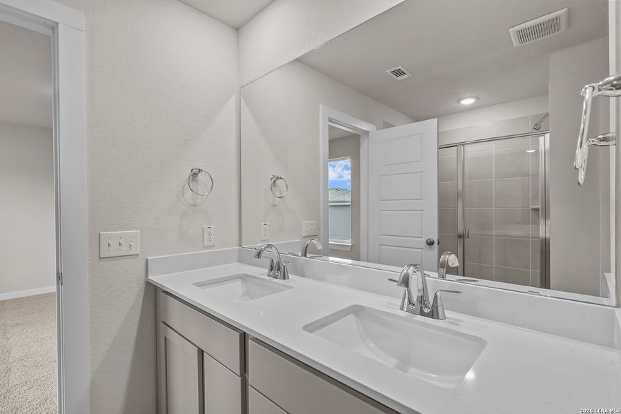Furnished interior view inside a new home in Senna, Leon Valley (Image 12).