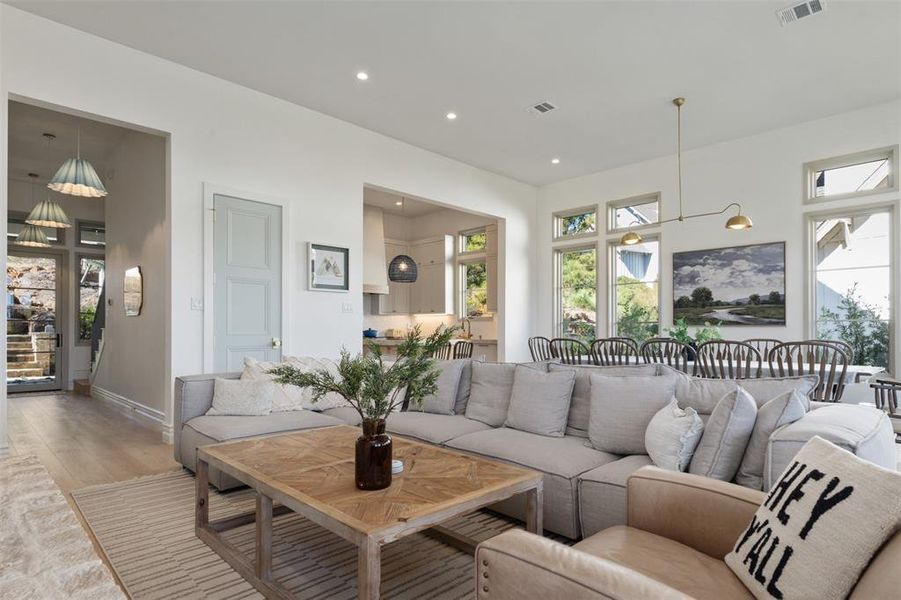 Furnished interior view inside a new home in , Malakoff (Image 7).