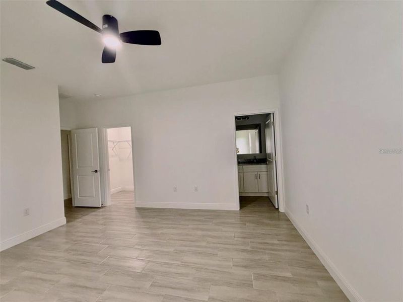Spacious, unfurnished interior of a new home in , Citrus Springs (Image 23).