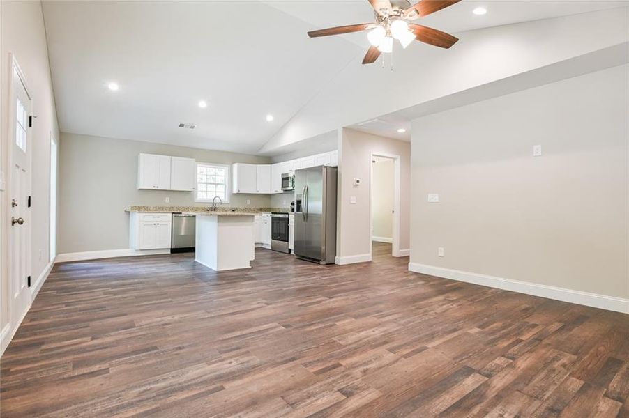 Spacious, unfurnished interior of a new home in , Dahlonega (Image 30).