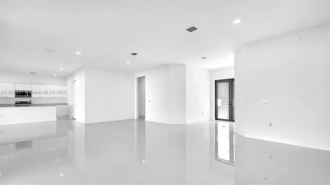 Spacious, unfurnished interior of a new home in , Miami (Image 16).