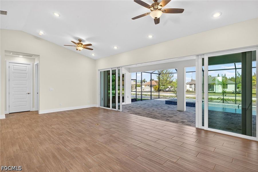Spacious, unfurnished interior of a new home in Cape Coral, Cape Coral (Image 18).