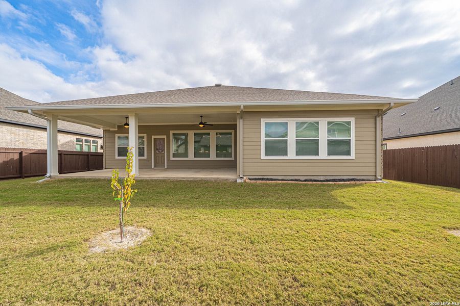Exterior details and patio area of a home in Ladera - Laurel Hollow 60', San Antonio (Image 26).