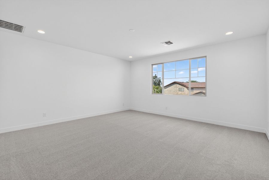 Spacious, unfurnished interior of a new home in Parkside, Avondale (Image 16).