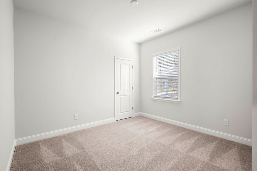Spacious, unfurnished interior of a new home in Waterways, Richmond Hill (Image 21).