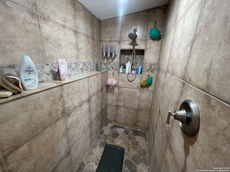 Furnished interior view inside a new home in , Bandera (Image 49).