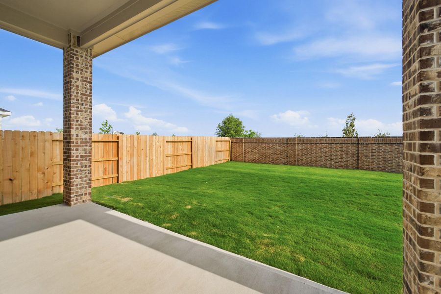 Exterior details and patio area of a home in Sunterra Lakes, Brookshire (Image 3).