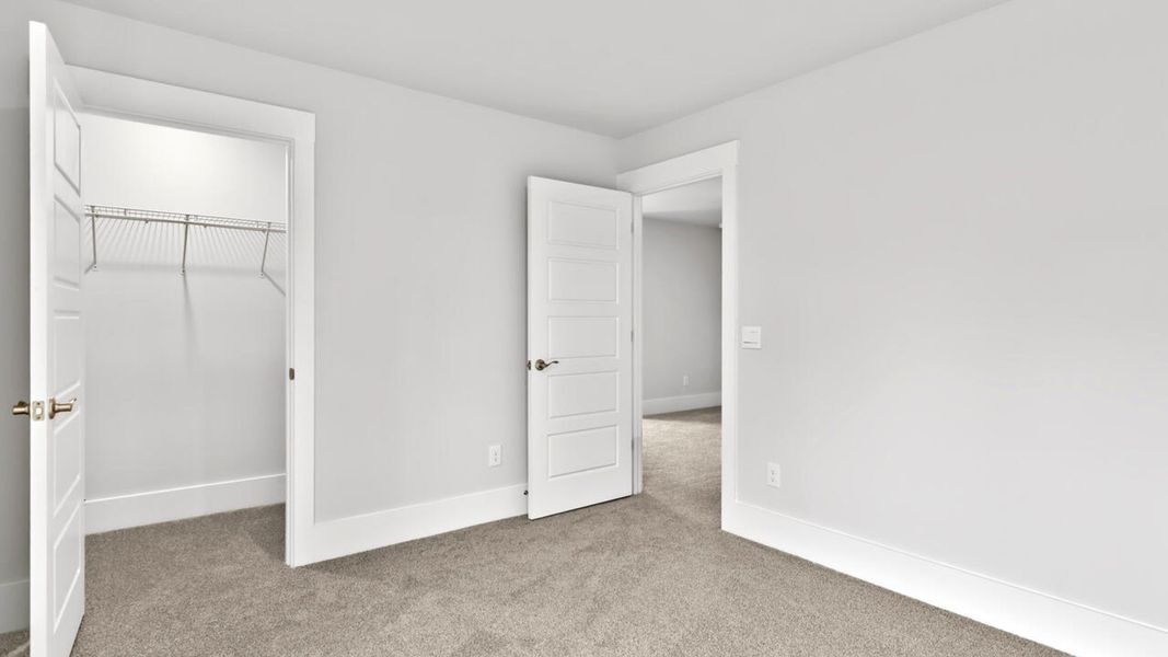 Spacious, unfurnished interior of a new home in Rolling Hills, Bolivia (Image 28).