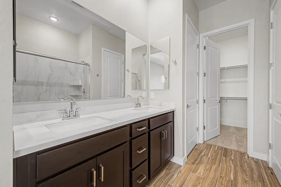 Furnished interior view inside a new home in Rialta, Mesa (Image 5).