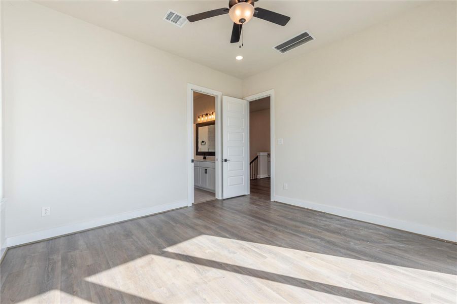 Spacious, unfurnished interior of a new home in , Seabrook (Image 43).