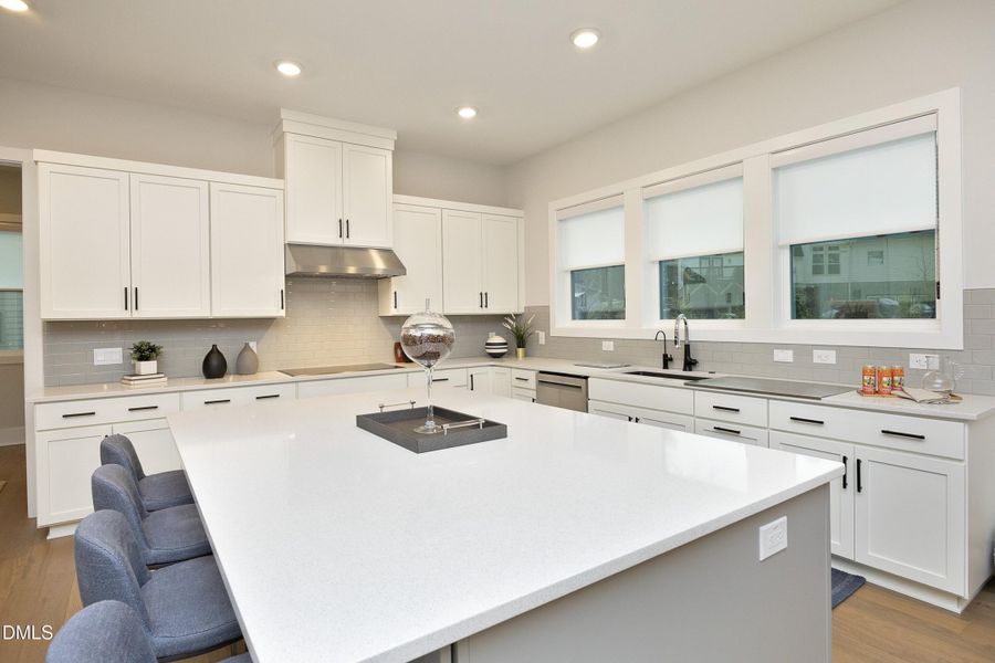 16KitchenIsland 16KitchenIsland