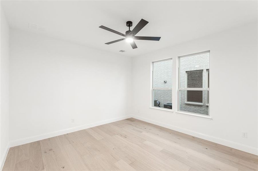 Spacious, unfurnished interior of a new home in Willow Wood, McKinney (Image 21).