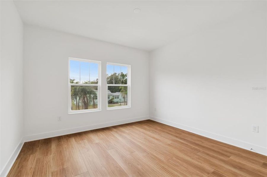 Spacious, unfurnished interior of a new home in , Tampa (Image 25).