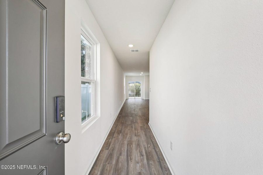Spacious, unfurnished interior of a new home in Kings Landing, Jacksonville (Image 32).