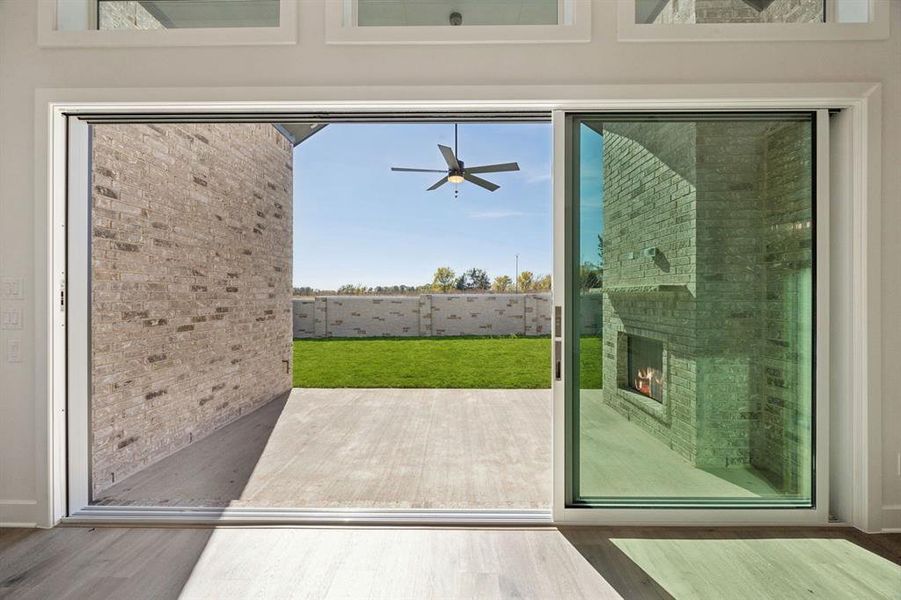 23-237Bee_023 23-237Bee_023