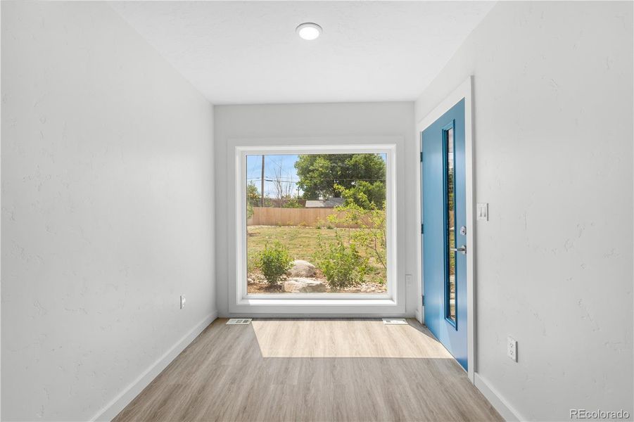 Spacious, unfurnished interior of a new home in , Aurora (Image 12).