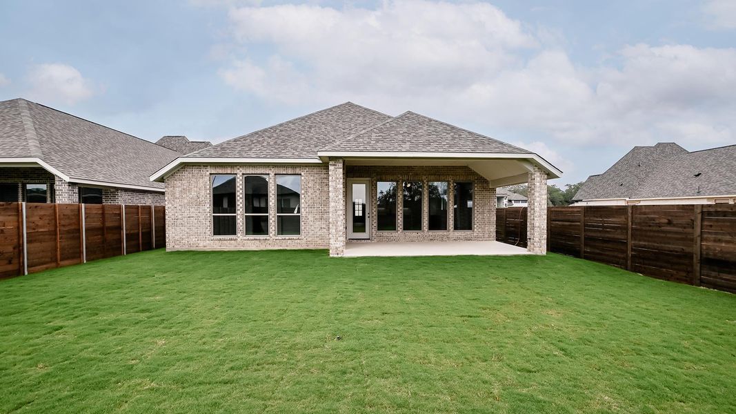 Exterior details and patio area of a home in Juniper Springs, Lockhart (Image 19).