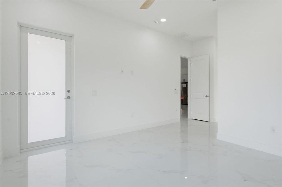 Spacious, unfurnished interior of a new home in , Lehigh Acres (Image 21).