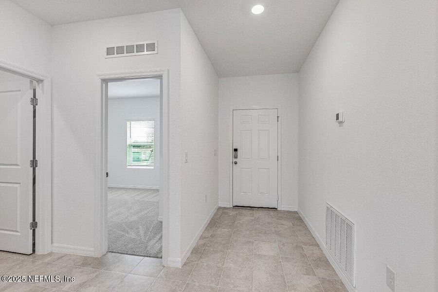Spacious, unfurnished interior of a new home in Coopers Meadow, Jacksonville (Image 23).