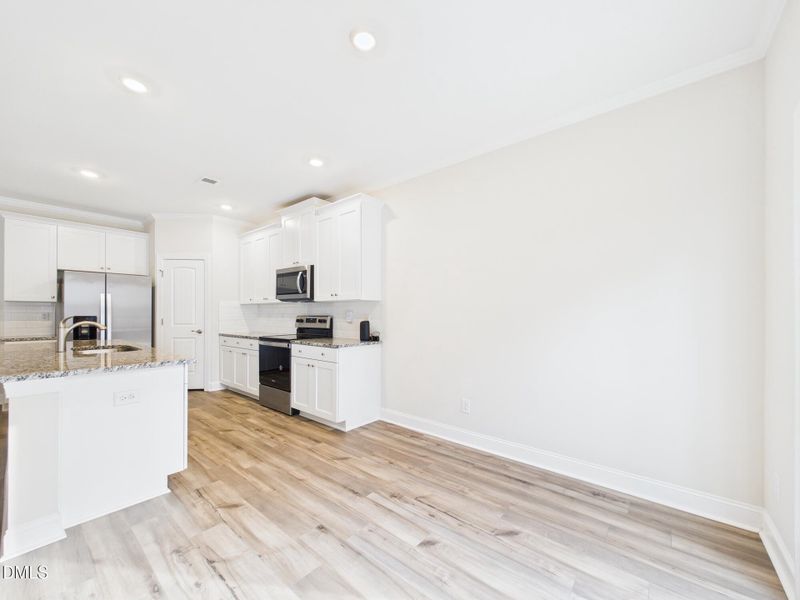 CAM01608G0-PR0122-STILL016