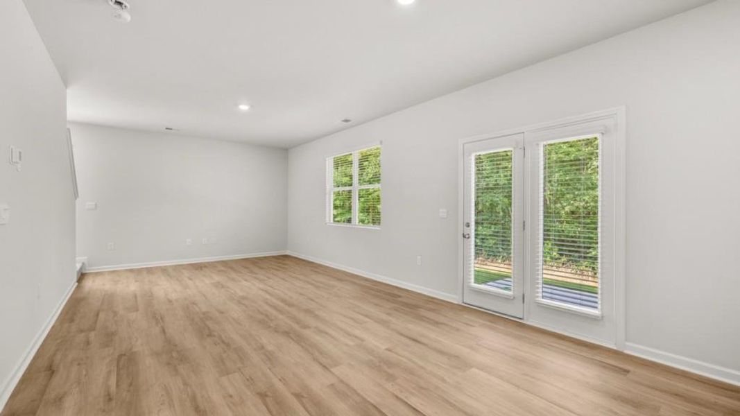 Spacious, unfurnished interior of a new home in Oakleigh Glen, Dallas (Image 17).