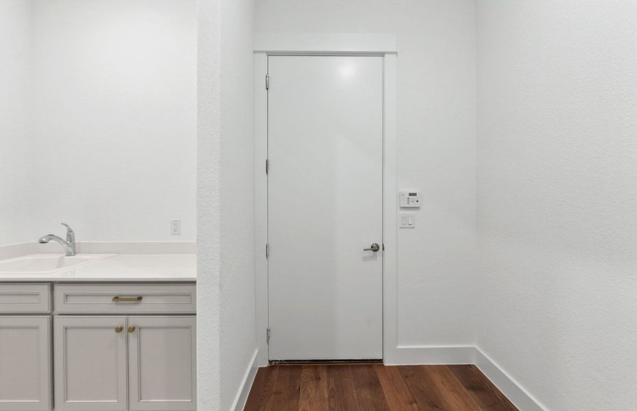 Spacious, unfurnished interior of a new home in Sun City Texas, Georgetown (Image 21).