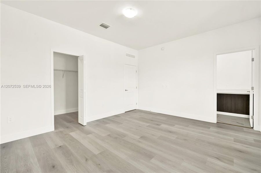 Spacious, unfurnished interior of a new home in , Homestead (Image 27).