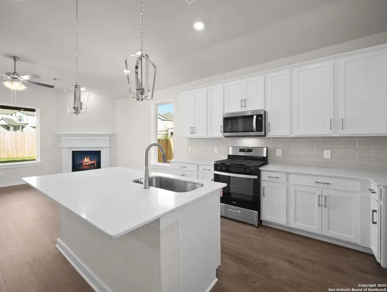 Furnished interior view inside a new home in Hunter's Ranch, San Antonio (Image 5). Furnished interior view inside a new home in Hunter's Ranch, San Antonio (Image 5).