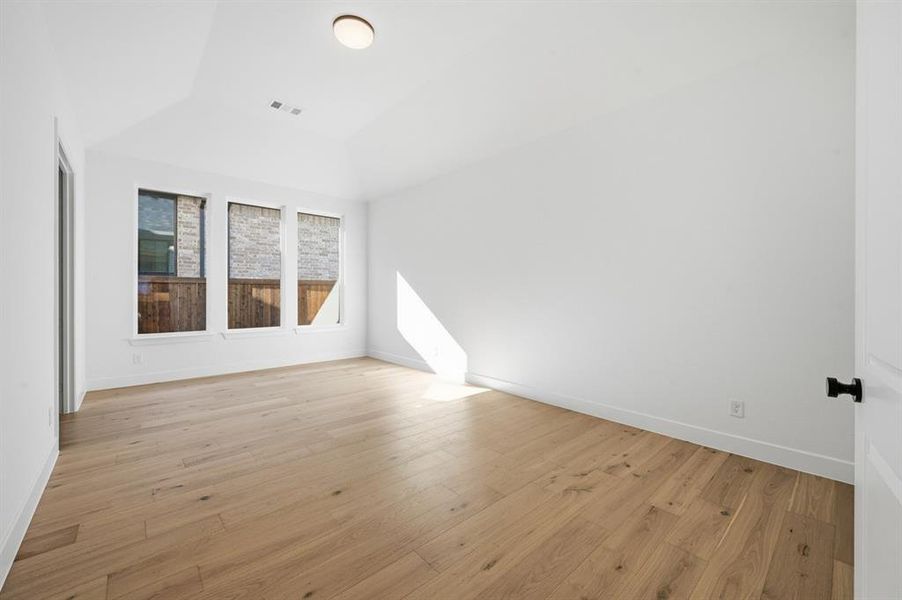 Spacious, unfurnished interior of a new home in Sandbrock Ranch: 70ft. lots, Aubrey (Image 20).