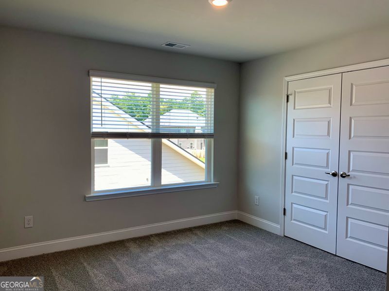 Spacious, unfurnished interior of a new home in Barrington Place, Macon (Image 9).