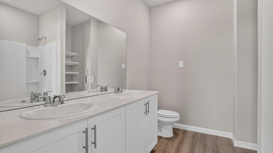 Furnished interior view inside a new home in Saratoga, Granbury (Image 9).