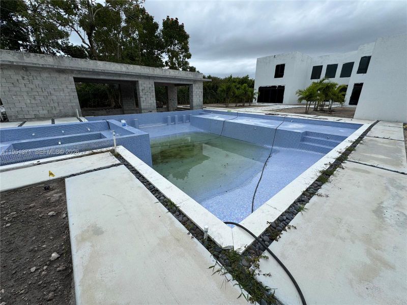 Exterior details and patio area of a home in , Pinecrest (Image 3).