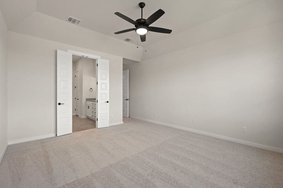 Spacious, unfurnished interior of a new home in Lariat, Liberty Hill (Image 40).