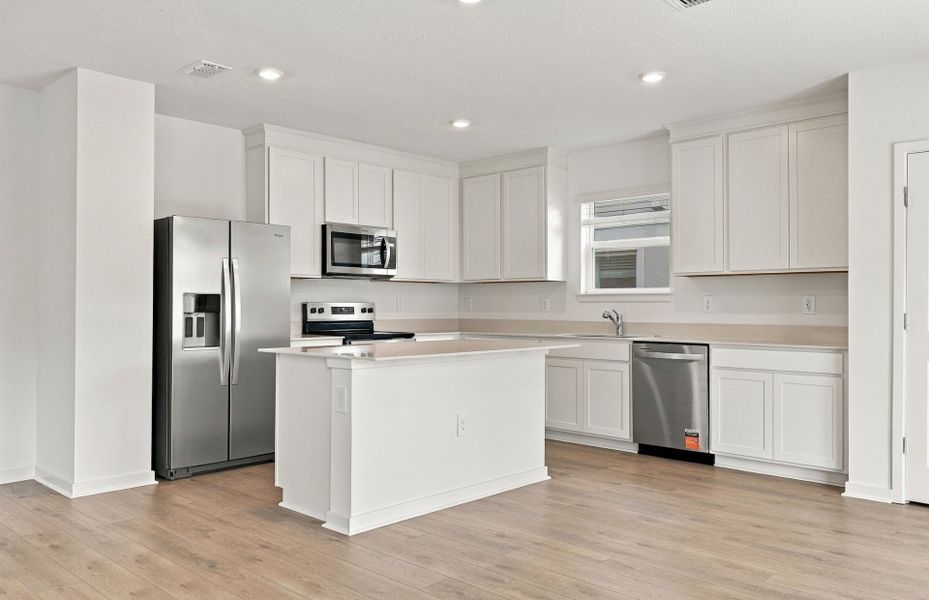 Furnished interior view inside a new home in Silverlake, Lake Alfred (Image 11).