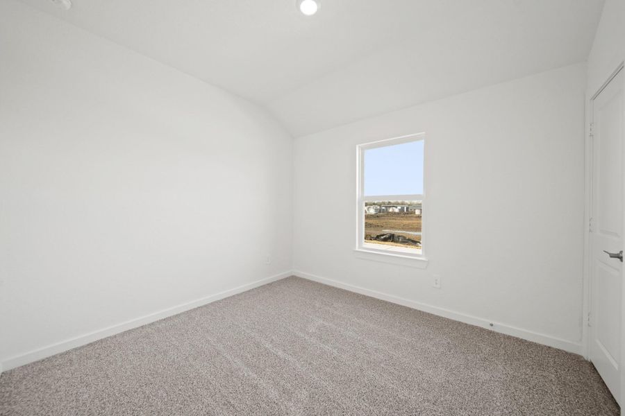 Spacious, unfurnished interior of a new home in Riverside Estates, Mont Belvieu (Image 15).