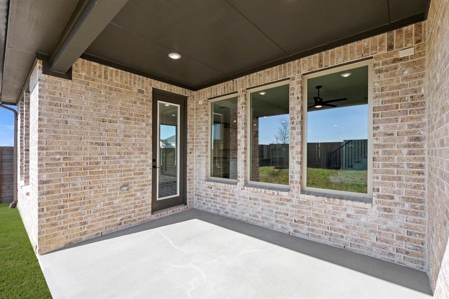 25. 612 Corner Post - Patio