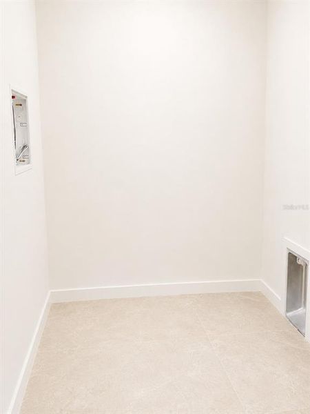 Spacious, unfurnished interior of a new home in , Lehigh Acres (Image 24).
